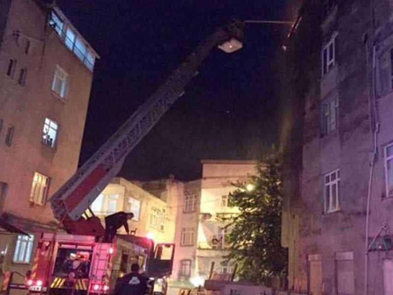 Arvadı ilə dalaşıb evinə od vurdu - Beş uşaq yanan evdə qaldı - FOTO