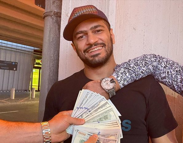 Швырявшего доллары спортсмена исключили из сборной - ВИДЕО