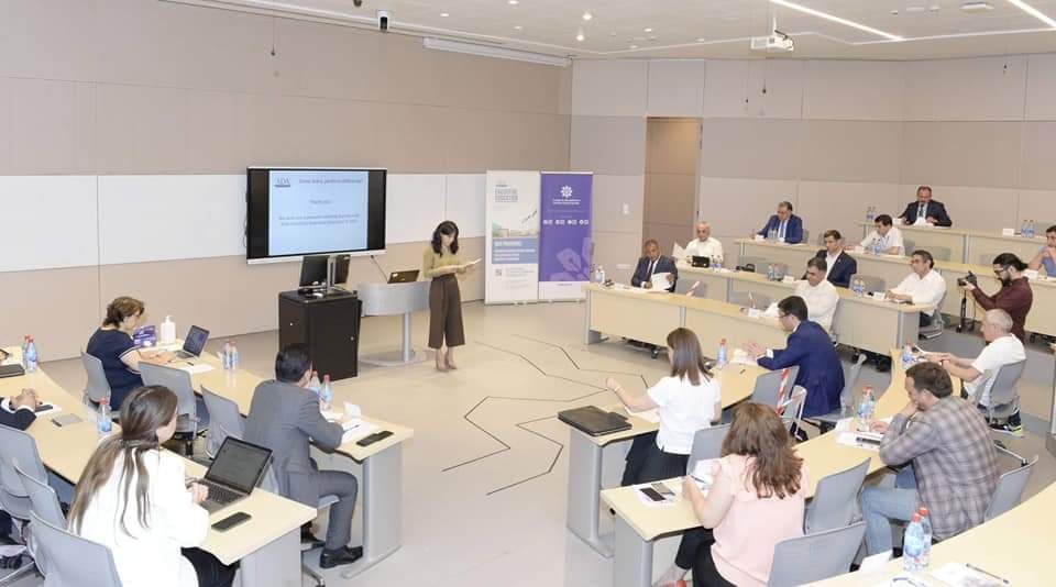 “Mediada islahatlara doğru” mövzusunda silsilə seminarlar davam edir