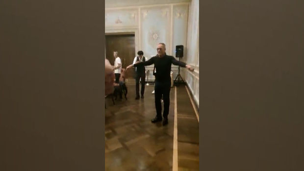 Van Damm Azərbaycan milli rəqsini oynamağı öyrənir – VİDEO