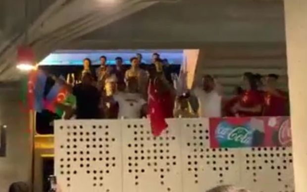 Qazilərimizi görən türk azarkeşlərin coşqulu reaksiyası - VİDEO