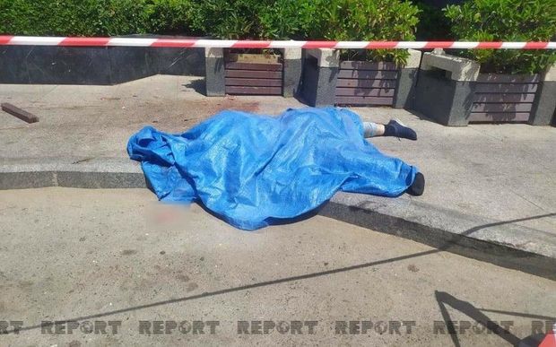 Bakıda biznes mərkəzində ölüm hadisəsi baş verib - FOTO