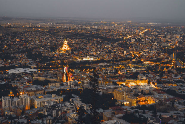 Gürcüstanda gecə saatlarında küçəyə çıxmaq qadağası ləğv edilir