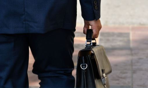 Rektor beş müəllimi işdən çıxardığı üçün cərimələndi