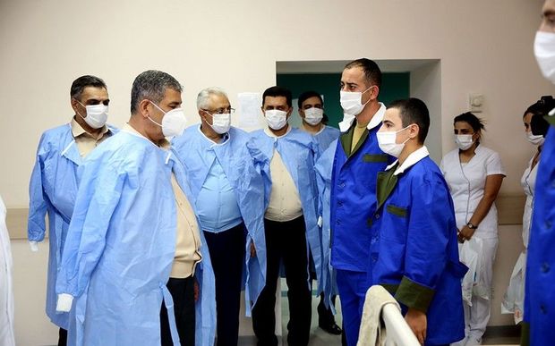 Müdafiə naziri hərbi hospitalda olub – VİDEO