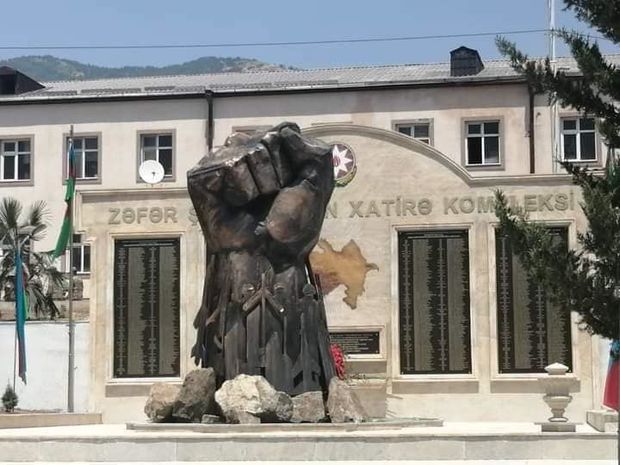 Hadrutda “Dəmir yumruq” abidəsi ucaldıldı - FOTO/VİDEO