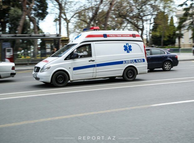 Ana və uşaq arabasındakı körpəsi maşının altında qaldı – AZƏRBAYCANDA