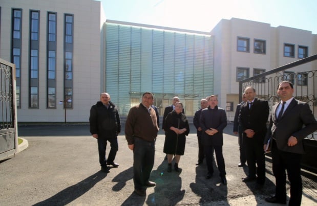 Qazaxda ÖLÜNÜ DƏ SOYURLAR... - NARAZILIQ!