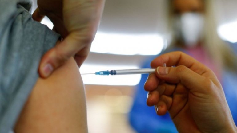 66 yaşlı kişi ikinci dozadan 10 dəqiqə sonra öldü - Nazirlik istintaq başladıb