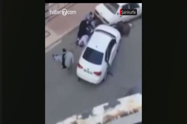 DƏHŞƏT: Maşınla ailənin üstündən 3 dəfə keçdi - VİDEO