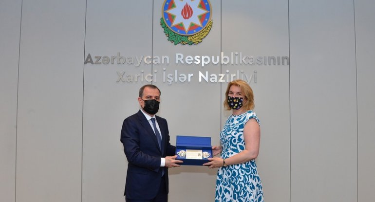 Ceyhun Bayramov AYİB-in Azərbaycan nümayəndəliyinin rəhbəri ilə görüşüb