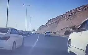 Bakıda sürücünün qarşısını zorla kəsmək istəyənlər saxlanıldı – VİDEO