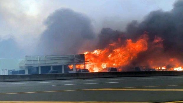 В Канаде лесные пожары уничтожили деревню