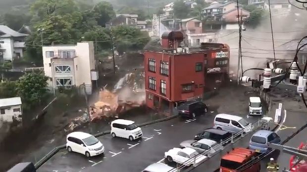 Оползень сошел в центральной части Японии, 20 человек пропали без вести - ФОТО