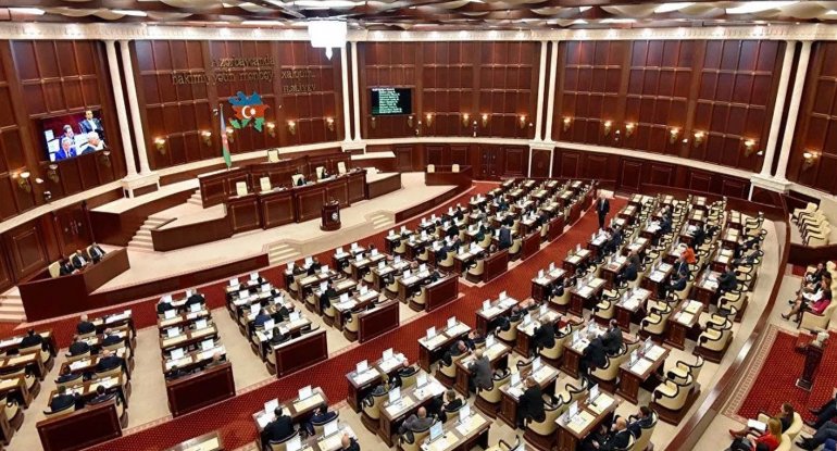 Milli Məclisin iclası təxirə salındı