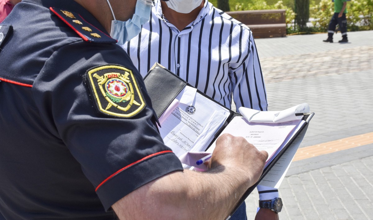 Bakıda balıq evinin icraçı direktoru cərimələnib