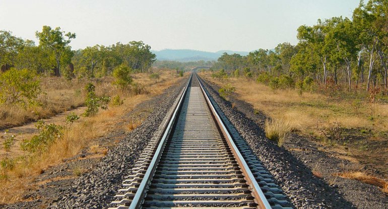 Ermənistanda dəmir yolunun fəaliyyəti iflic oldu