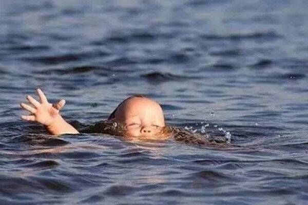 Dənizdə batan uşağı çıxarmaq istəyən atası və dörd nəfər ölüb