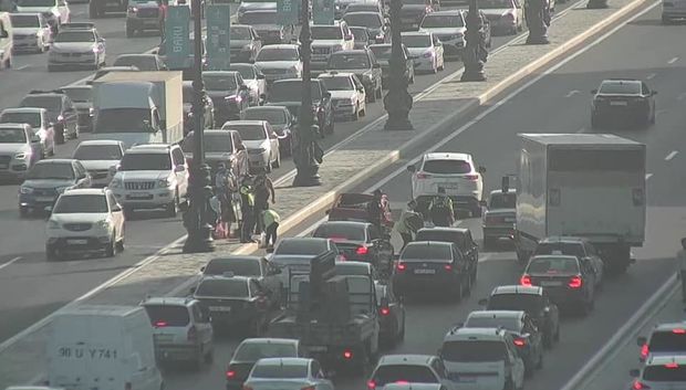 Bakının mərkəzində qəza sıxlıq yaratdı - FOTO