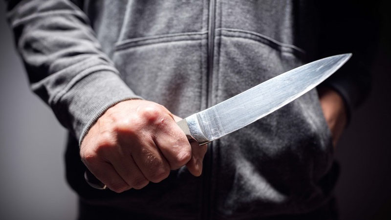 Azərbaycanda vəzifəli şəxs iş başında bıçaqlandı -RƏSMİ