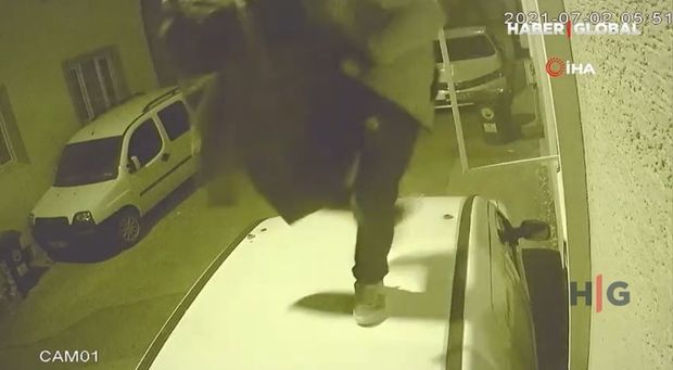 İstiyə görə mənzilin pəncərəsini açıq saxladılar, oğurluğun qurbanı oldular - VİDEO