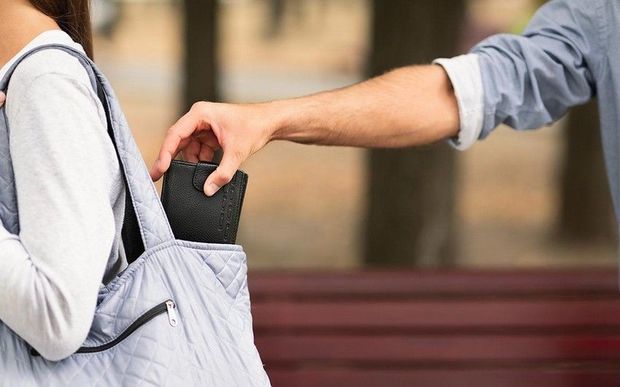 В Баку ограбили женщину