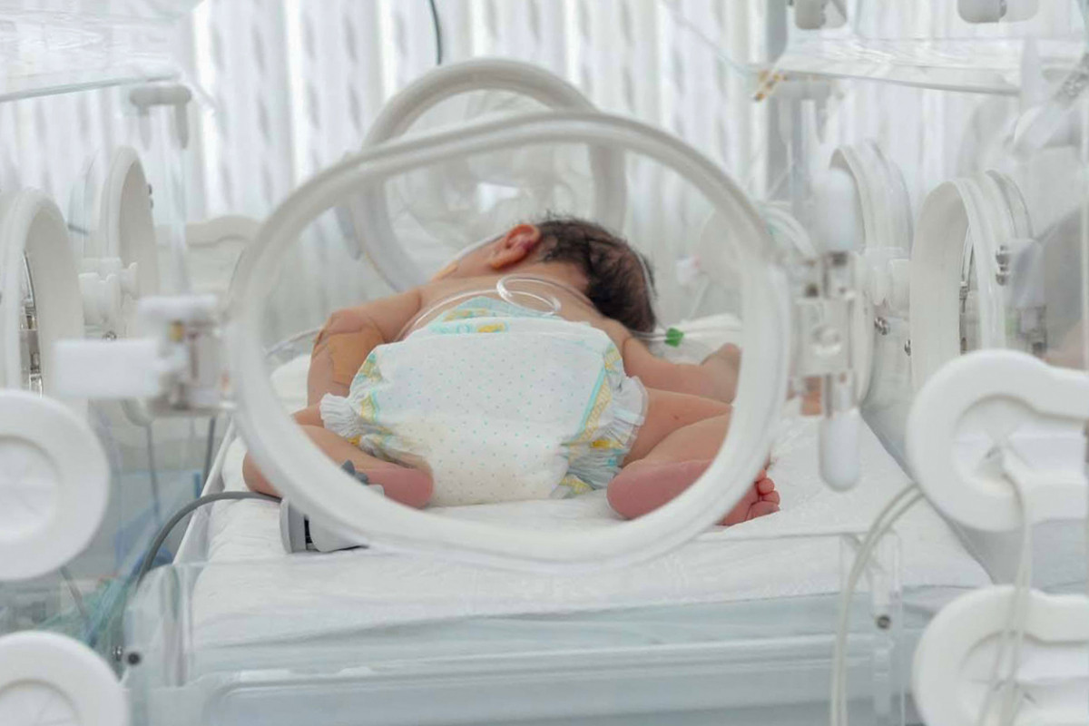 Sumqayıtda yeni doğulmuş qız uşağını zibil qabına atıblar