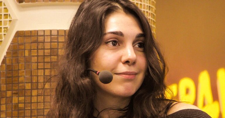 Erməni müxalifətçinin həyat yoldaşının çılpaq görüntüləri siyasi qalmaqala səbəb oldu - FOTO 18+