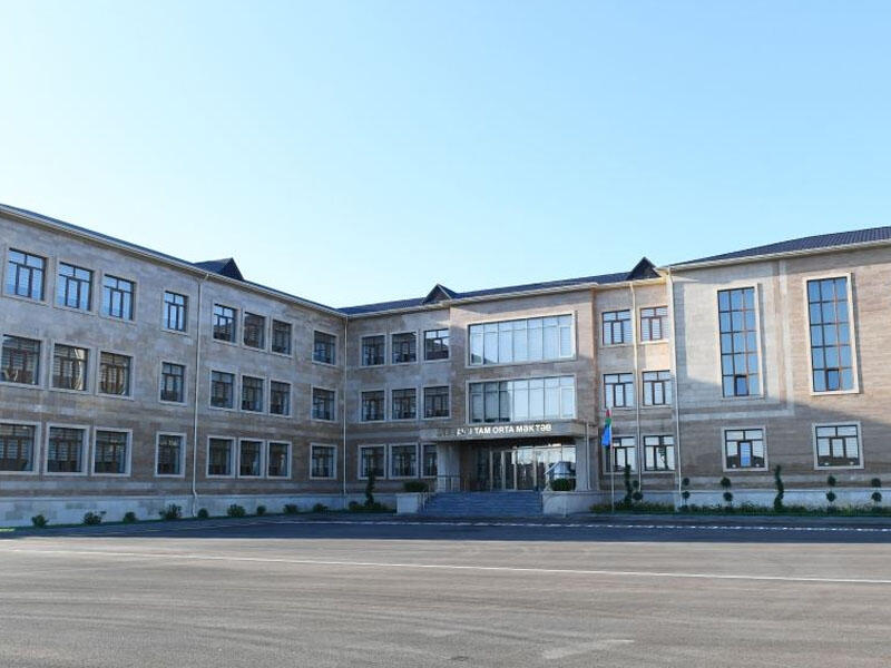 Məktəb direktorları hesabat verir