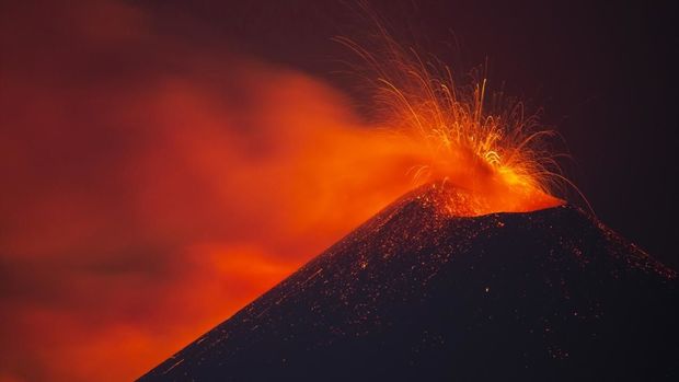 Etna vulkanı yenidən fəallaşdı: Uçuşlar dayandırıldı – FOTO/VİDEO