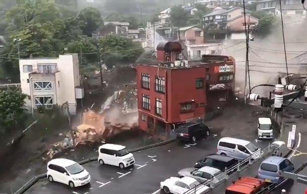 СМИ: Число пропавших без вести при сходе оползня в Японии сократилось до 22, погибли семь человек