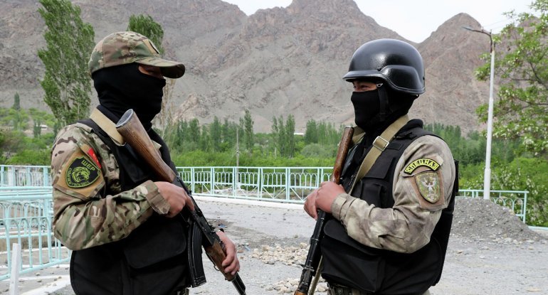 Qırğızıstanla Tacikistan arasında atışma: 2 yaralı