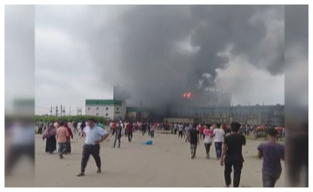 Banqladeşda fabrikdə güclü yanğın: Onlarla insan həlak oldu - VİDEO