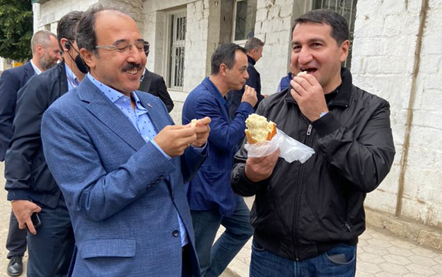 Türkiyəli səfir Şuşada Hikmət Hacıyevlə çörək kəsdi - Foto