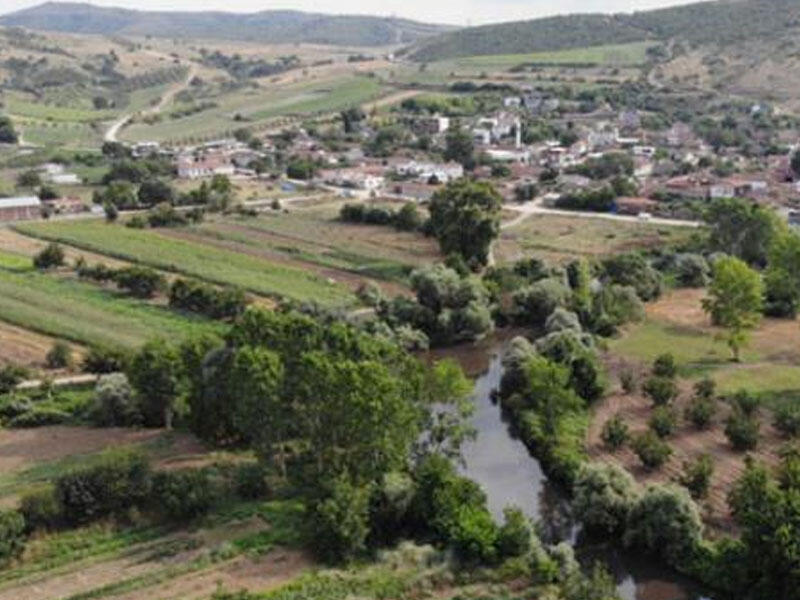 Bu kəndə addım atan dəqiqələr sonra iydən burnunu tutub qaçır - FOTO