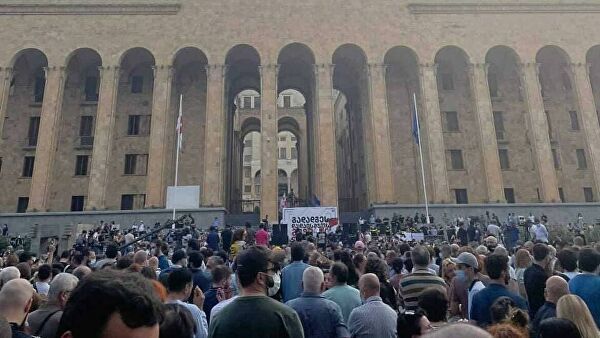 Массовая драка в парламенте Грузии: дерутся представители власти, оппозиции и СМИ - ВИДЕО