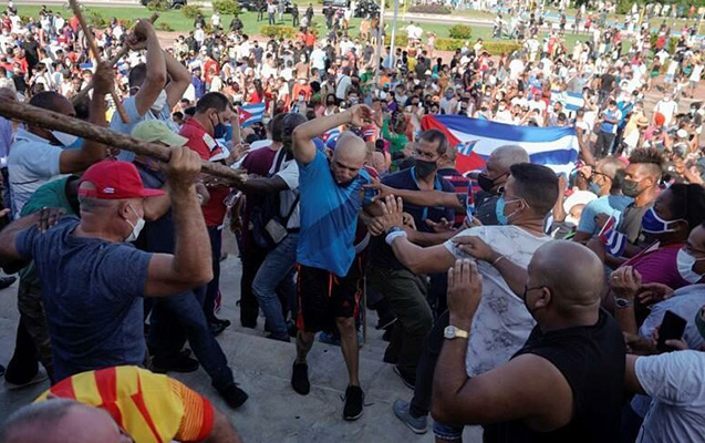 Kubada minə yaxın etirazçı aksiya keçirdi
