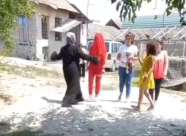 Şəkidə 15 yaşlı qızı 30 yaşlı kişiyə ərə verən valideynlər polisə çağrıldı - VİDEO + YENİLƏNİB