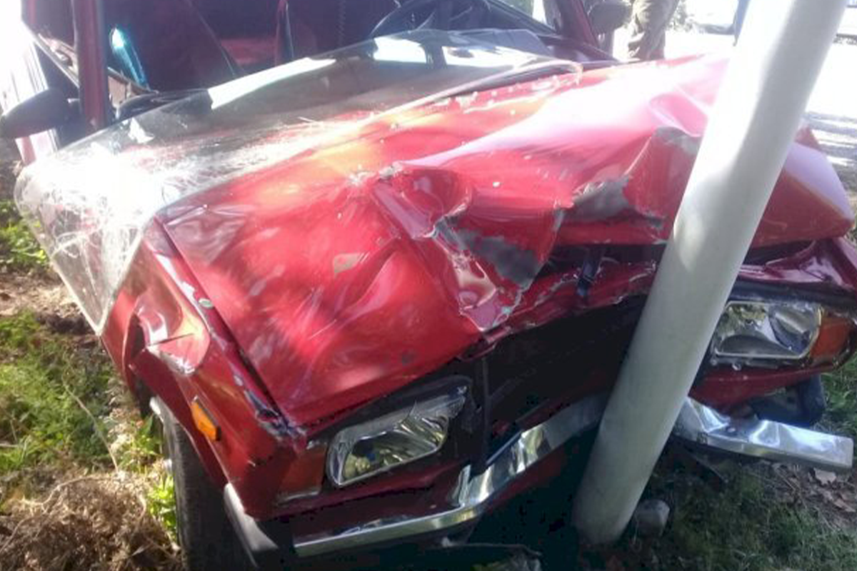 İsmayıllıda “Mercedes” elektrik dirəyinə çırpılıb, yanğın olub