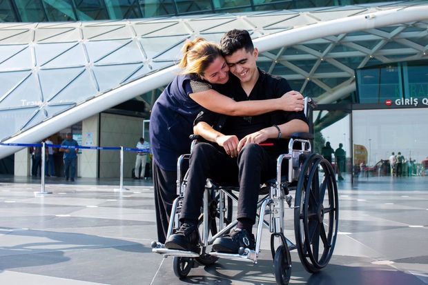 Türkiyəyə müalicəyə göndərilən qazilərimiz vətənə geri döndü - FOTO