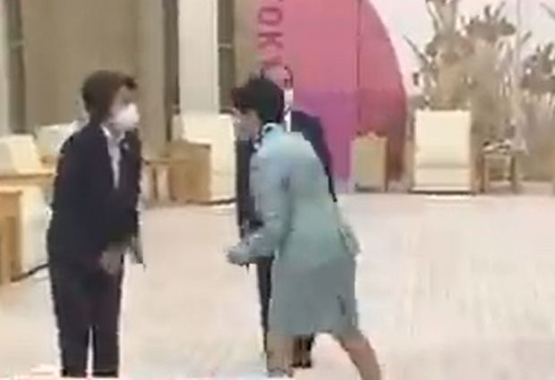 Beynəlxalq Olimpiya Komitəsinin prezidenti ilə görüşdə qalmaqal - VİDEO