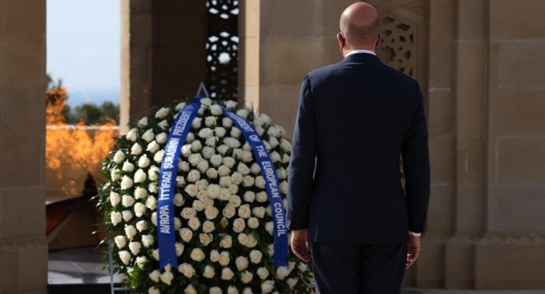 Avropa İttifaqı Şurasının Prezidenti Şəhidlər Xiyabanını ziyarət edib