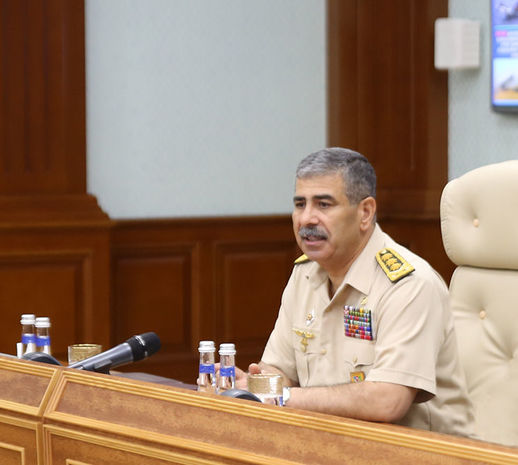 Müdafiə naziri ehtimal olunan erməni təxribatlarının qarşısının alınması üçün göstəriş verdi