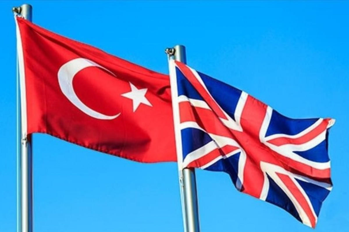 Türkiyənin xarici işlər naziri britaniyalı həmkarı ilə telefonla danışıb