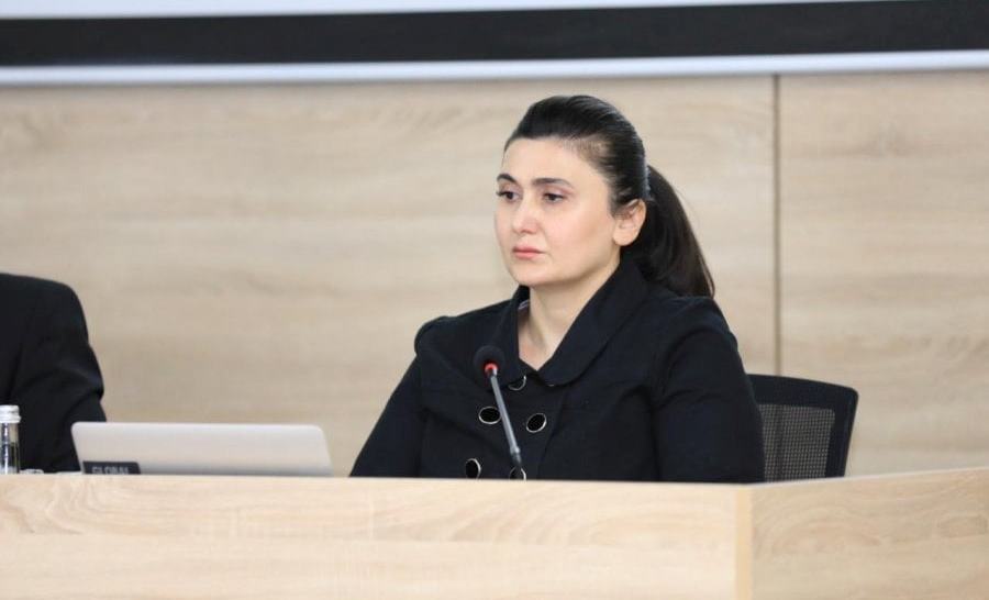 Ekologiya və Təbii Sərvətlər Nazirliyi yanındakı İctimai Şuranın sədri jurnalistləri şantaj edir: 