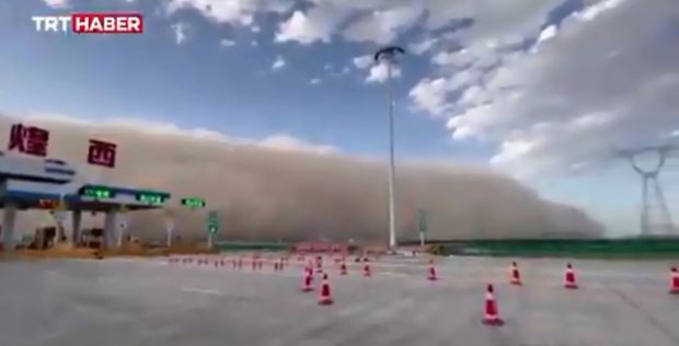 Çin səmasında qum divarı yarandı – VİDEO