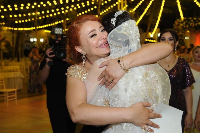 Qızını gəlin köçürən Əməkdar artist kövrəldi - Fotolar