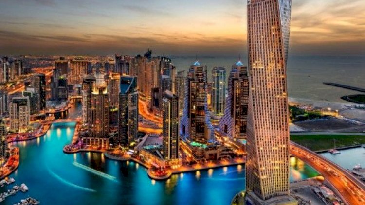 Dubayda 50 dərəcə istidə yağış yağdı - VİDEO