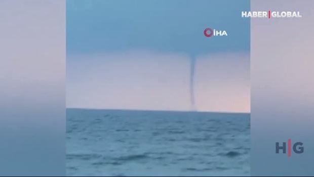 Qara dəniz üzərindəki hava burulğanı görənləri qorxutdu – VİDEO