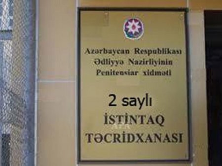2 saylı İstintaq Təcridxanasının rəis müavini keyf edir